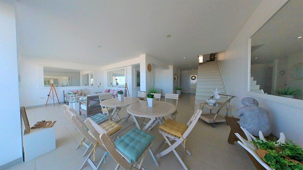 VENTA DE HERMOSO DÚPLEX FRENTE AL MAR, PIMENTEL